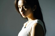 女演员颖儿因腹部剧痛紧急切除胆囊，健康警钟再次敲响